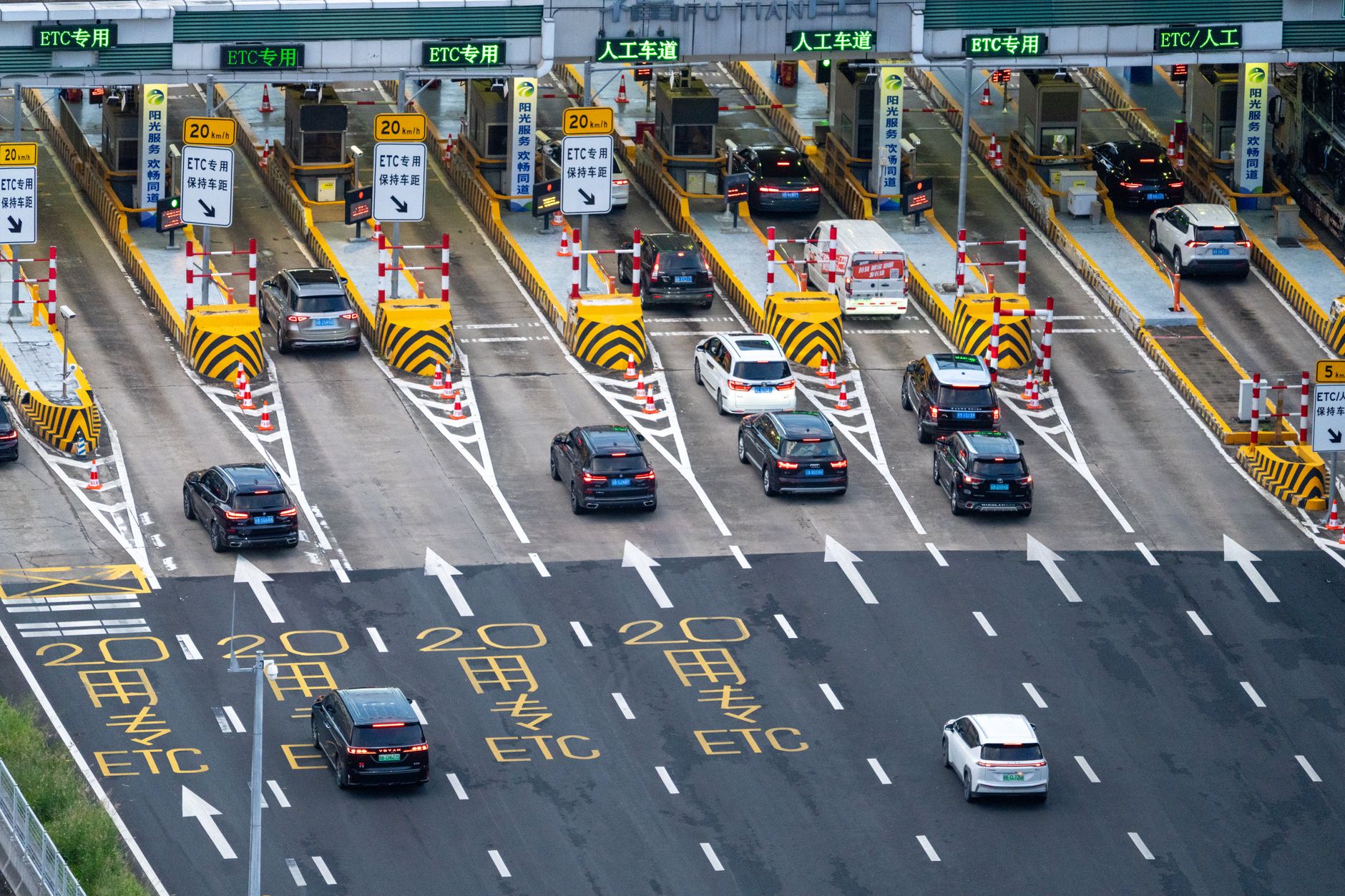The Movie Heists That Would Completely Fall Apart the Moment They Hit a UK Car Park Barrier
